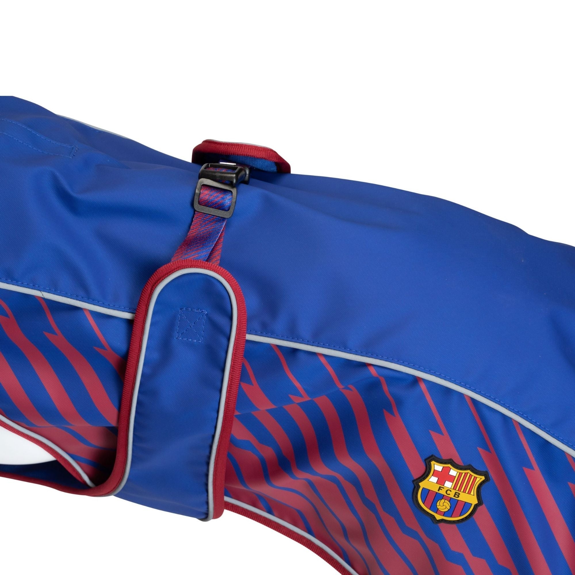 FC Barcelona dog raincoat – waterproof and adjustable for optimal protection on rainy walks.